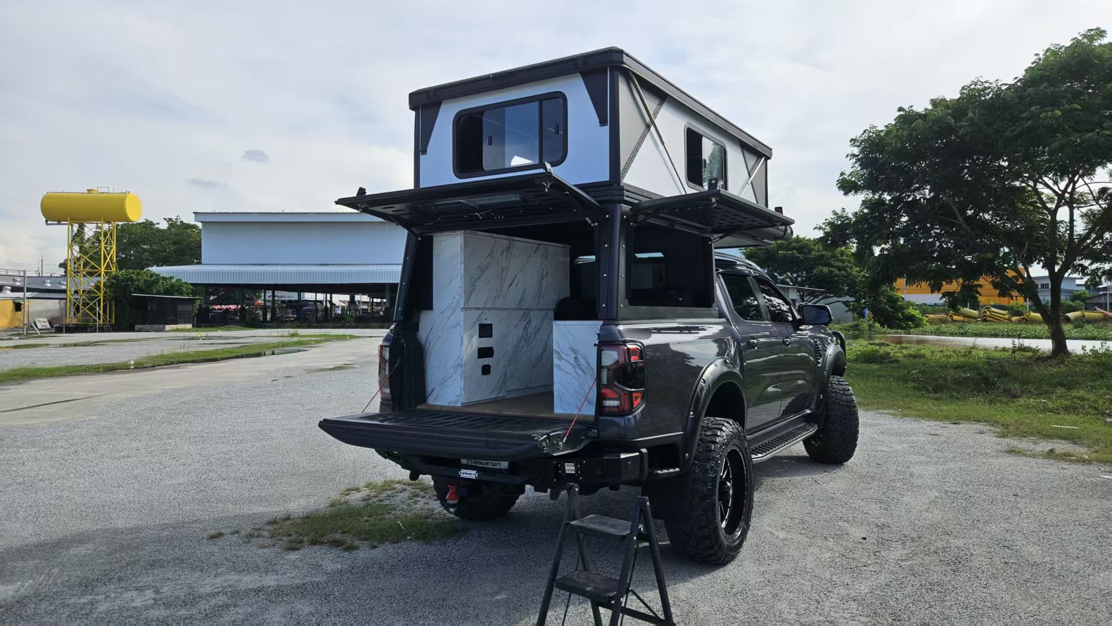 V2 Full Camper